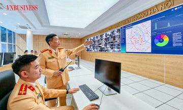 B&ecirc;n trong căn ph&ograve;ng b&iacute; mật điều khiển 1.837 camera AI của H&agrave; Nội