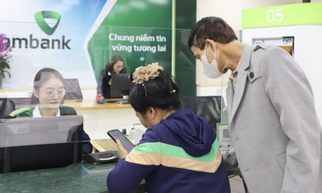 Sức n&oacute;ng cuộc đua 'bơm tiền' của c&aacute;c ng&acirc;n h&agrave;ng dịp cuối năm