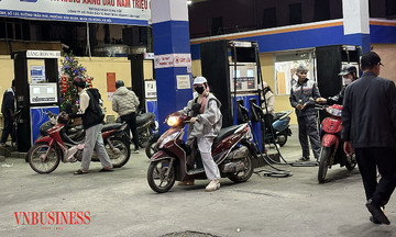Gi&aacute; xăng dầu tiếp tục giảm, RON95 về dưới 20.000 đồng/l&iacute;t