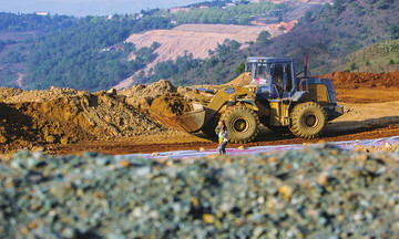 V&igrave; sao Việt Nam được chọn l&agrave;m 'mắt x&iacute;ch' chiến lược trong cuộc chơi đất hiếm to&agrave;n cầu?