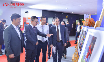 Giải ảnh 'Khoảnh khắc B&aacute;o ch&iacute;' 2025: T&ocirc;n vinh những khoảnh khắc ch&acirc;n thực của đời sống qua ống k&iacute;nh b&aacute;o ch&iacute;